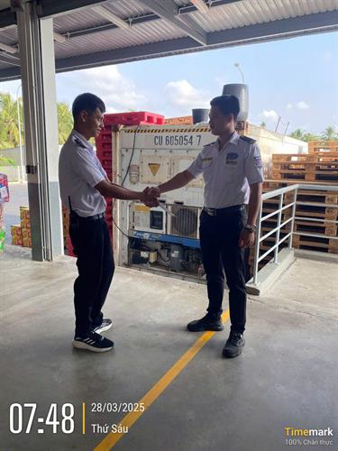 Thưởng cho nhân viên làm việc hiệu quả tháng 3/2025